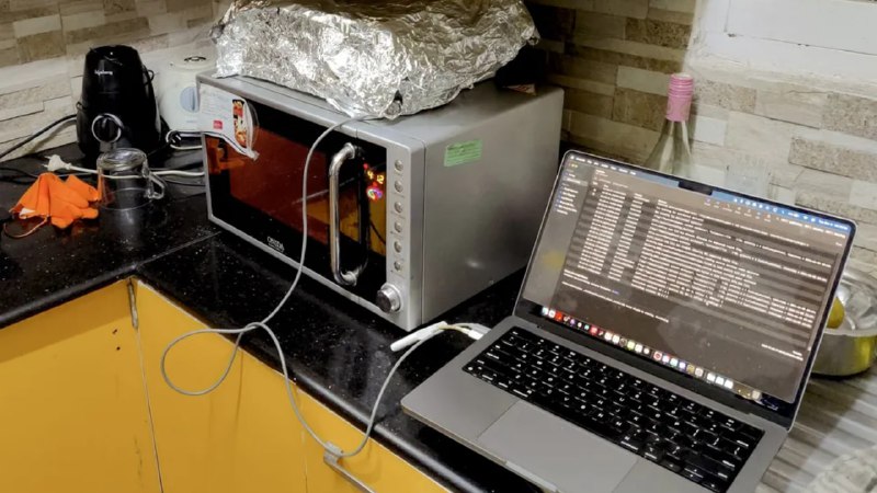 #手机数码 印度网友通过法拉第笼和微波炉绕过苹果限制为 AirPods Pro 2 开启助听器功能