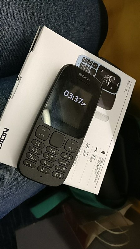 今天刚到的诺基亚，150 RMB，刷机期间放 SIM 卡以防漏接父母的来电，美滋滋