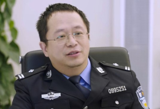 #冷知识电视剧 《执行利剑》 里的反病毒专家李大龙是由 360 董事长兼 CEO 周鸿祎先生扮演的