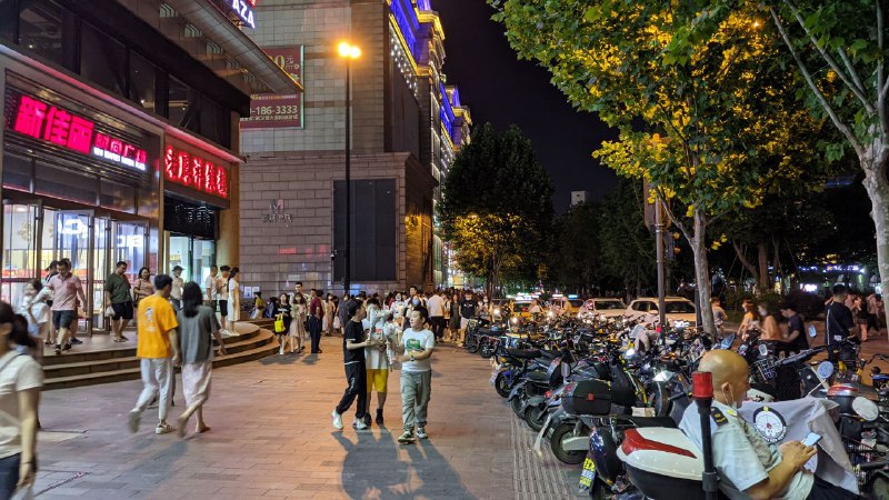 很难想象这是武汉解除封锁措施一周年没多久