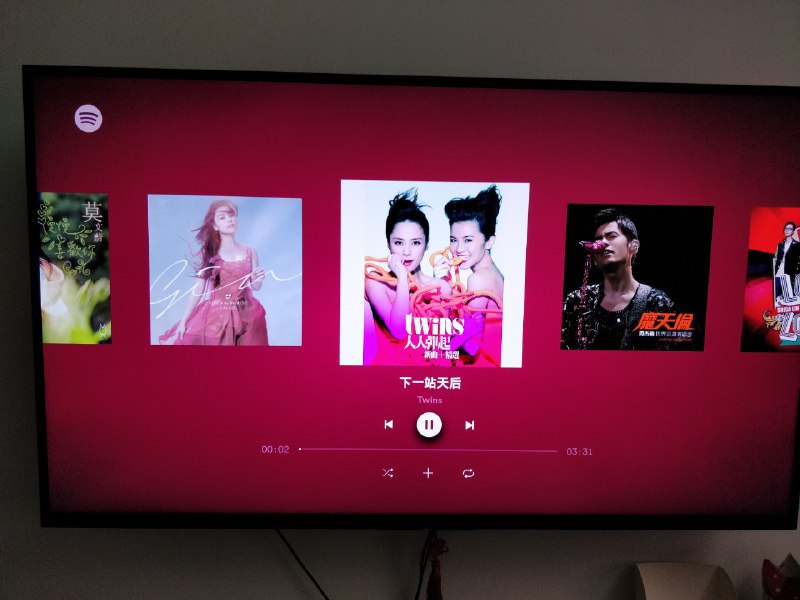 Spotify 好文明！连接电视我以为需要扫码或者输入账户密码什么的，结果只要同一 WIFI 下 Spotify Connect 就好了！
