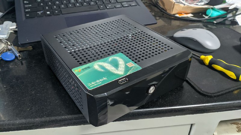 Win98 小盒子弄完了…所有的设备都有全套驱动（最后一张图拉宽了是因为显卡不支持 1366*768）